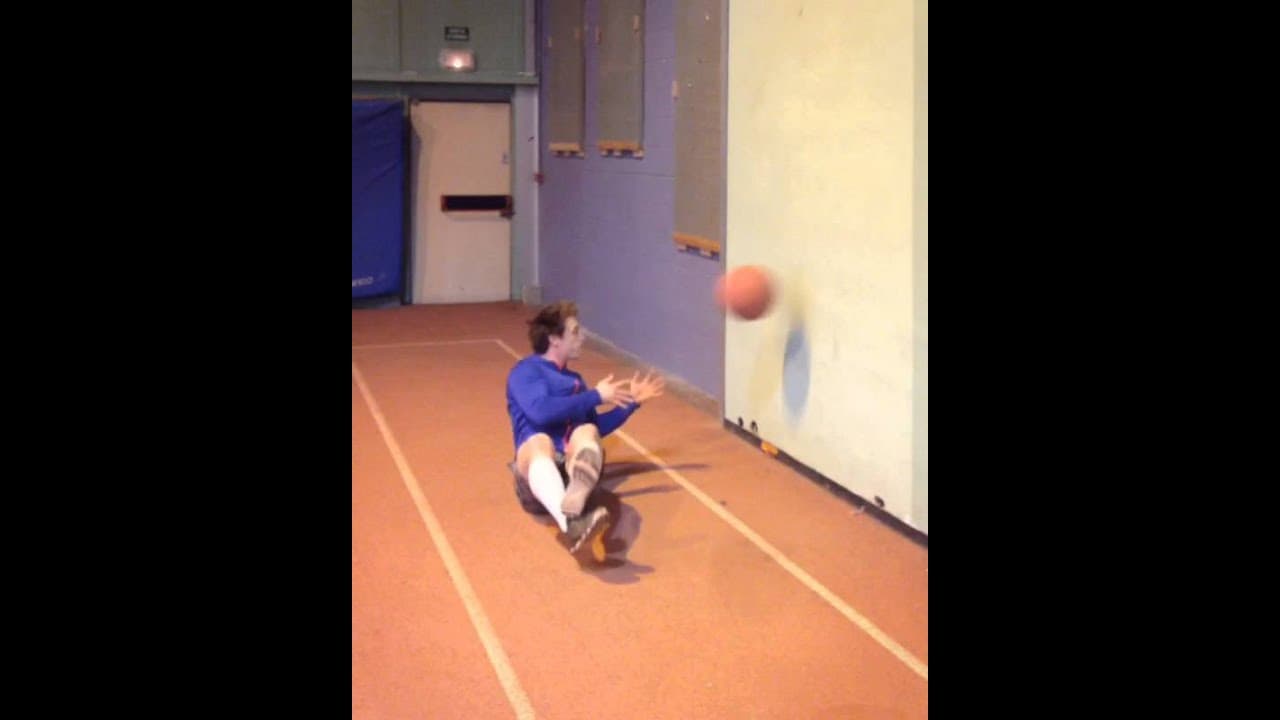 Le Demi Russian Twist : Optimisez Votre Entraînement avec le Médecine-Ball