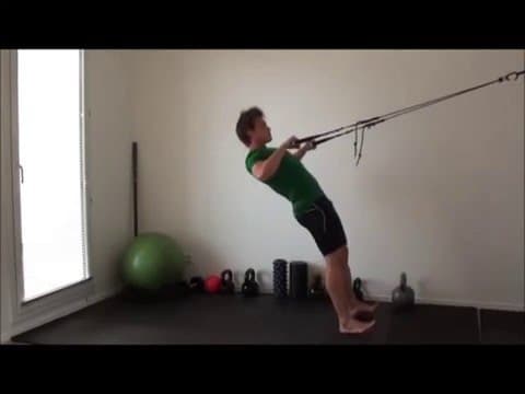 Tirage et Rotation Externe : Renforcez vos Épaules avec des Sangles de Suspension