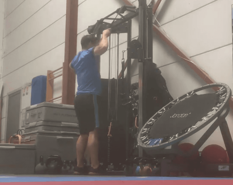 Plyométrie assistée : optimiser bandes élastiques et câbles